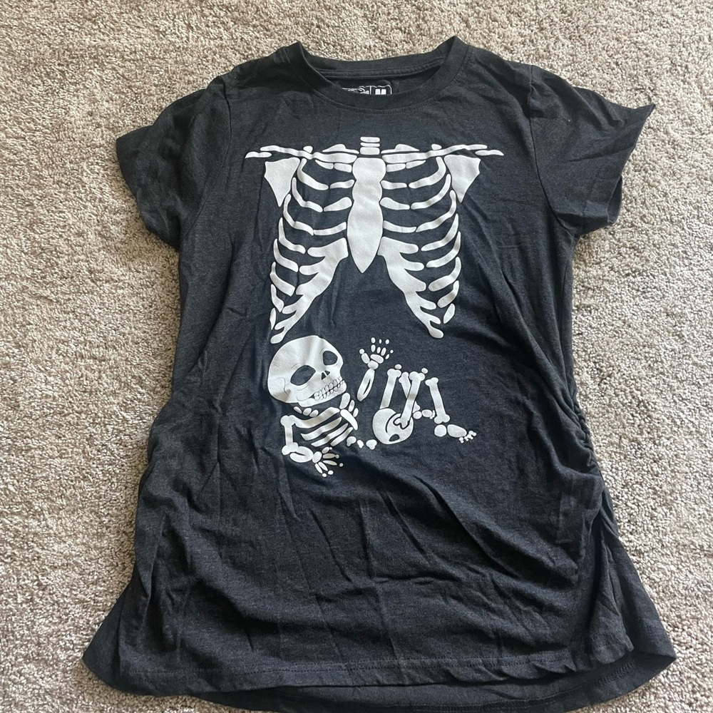 Gray Skeleton Halloween Maternity Tee, Medium (M)